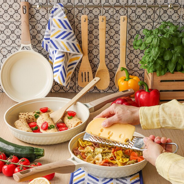 Komplet garnk&oacute;w ceramicznych 9 element&oacute;w Konighoffer Rosti kremowe