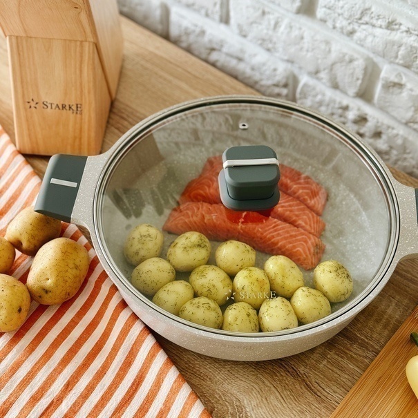 Patelnia na indukcję kr&oacute;tkie uchwyty z pokrywką Starke Pro Stoneware Marble 28 cm