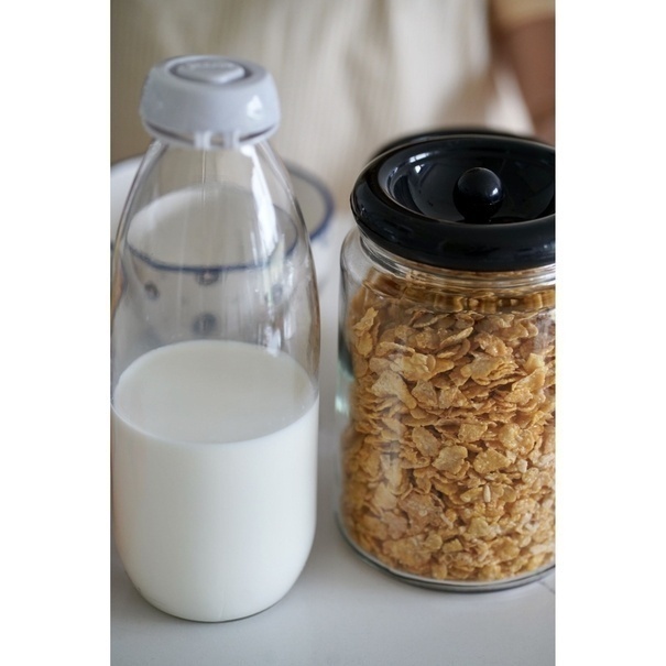 Słoik szklany z pokrywką Sarina Fibo 1,5 l mix kolor&oacute;w