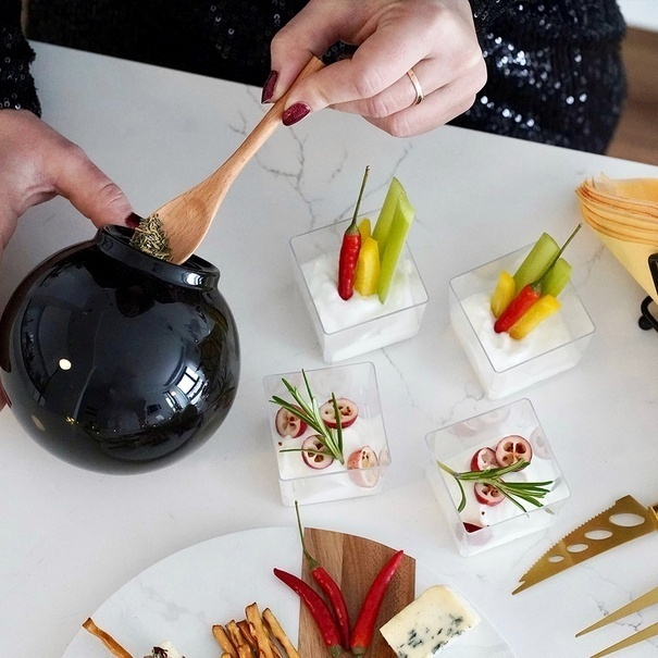 Pojemnik kuchenny z drewnianą łyżeczką Konighoffer Ceramic czarny