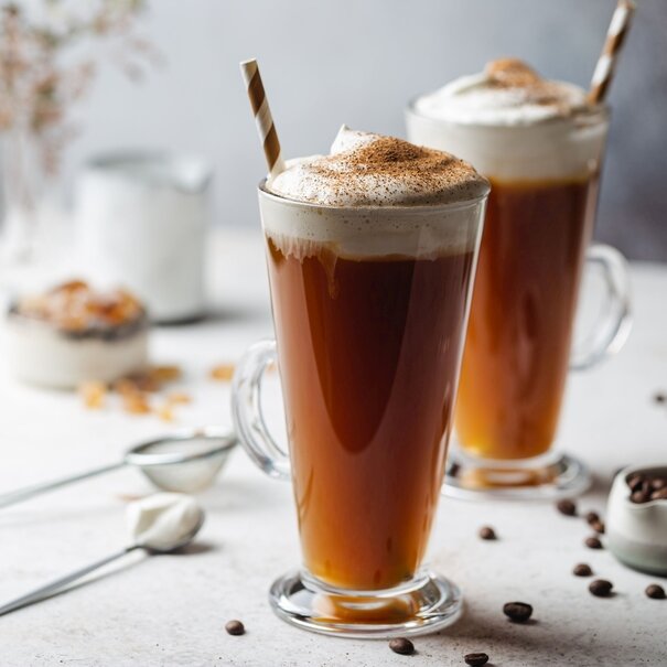 Zestaw 6 szklanek Tadar Caffee Latte 250 ml i 6 złotych łyżeczek koktajlowych