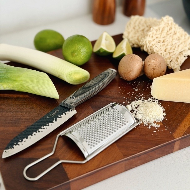 N&oacute;ż Santoku z twardej stali Starke Pro Hitoshi 12,5 cm