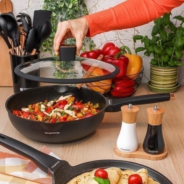Patelnia WOK na indukcję z pokrywką Konighoffer Black Rose 30 cm