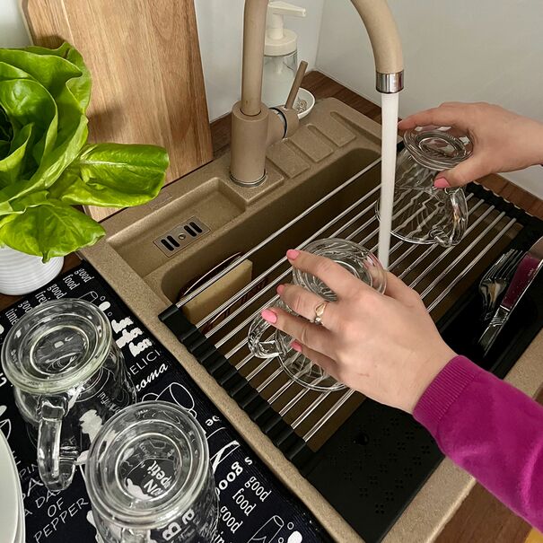 Suszarka do naczyń z ociekaczem na sztućce Tadar Roll Up 44 x 28 cm