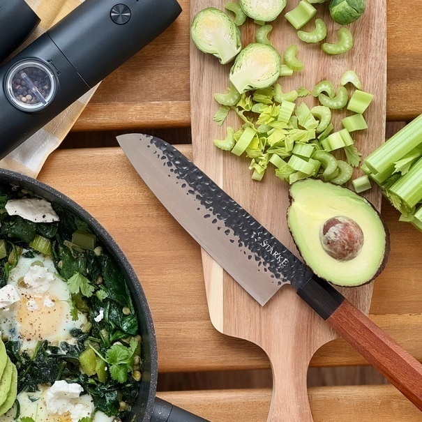 N&oacute;ż Santoku ręcznie robiony z twardej stali Starke Pro Toshiro 18 cm