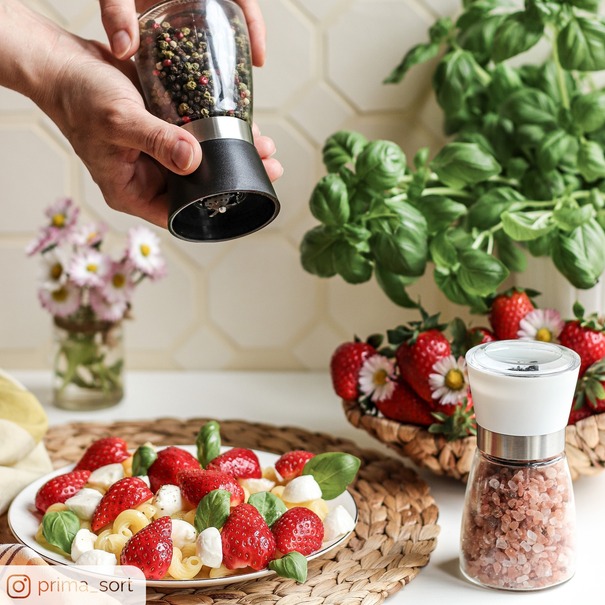 Szklany młynek ręczny do soli i pieprzu Tadar 170 ml biały