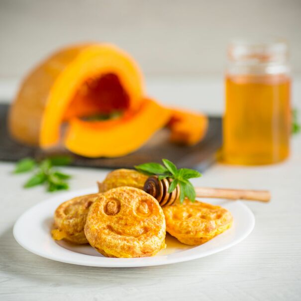 Patelnia marmurowa do pancakes i plack&oacute;w Tadar Marble Buźki 26 cm indukcja