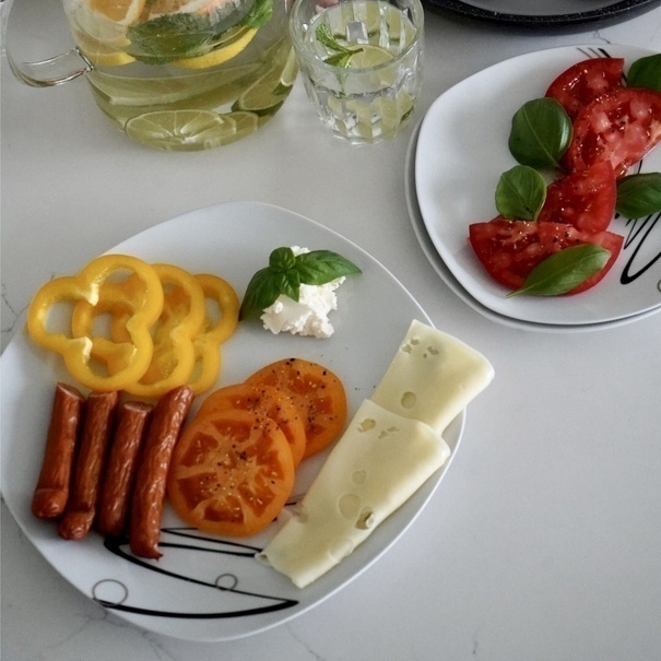 Zestaw kwadratowych talerzy porcelanowych Tadar Wstęga 18 element&oacute;w