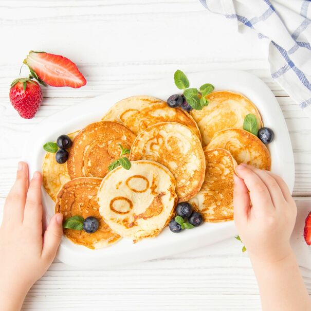 Patelnia marmurowa do pancakes i plack&oacute;w Tadar Marble Buźki 26 cm indukcja