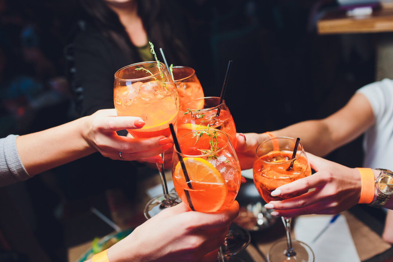 Drinki na lato &ndash; 3 przepisy na domowe przyjęcie