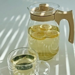 Dzbanek szklany do napojów Tadar Tiva 1,6 l