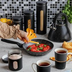 Komplet 4 pojemników kuchennych Tadar Prato czarny z zaparzaczem i 5 miarkami