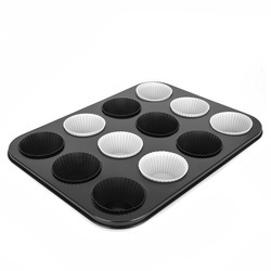 Forma do pieczenia na 12 muffinek Tadar 35,5 x 26,5 cm z silikonowymi foremkami