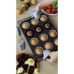 Forma do pieczenia na 12 muffinek Tadar 35,5 x 26,5 cm z silikonowymi foremkami