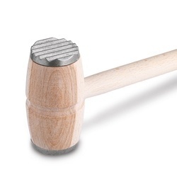 Tłuczek do mięsa drewniany z metalowymi nakładkami Bochenek